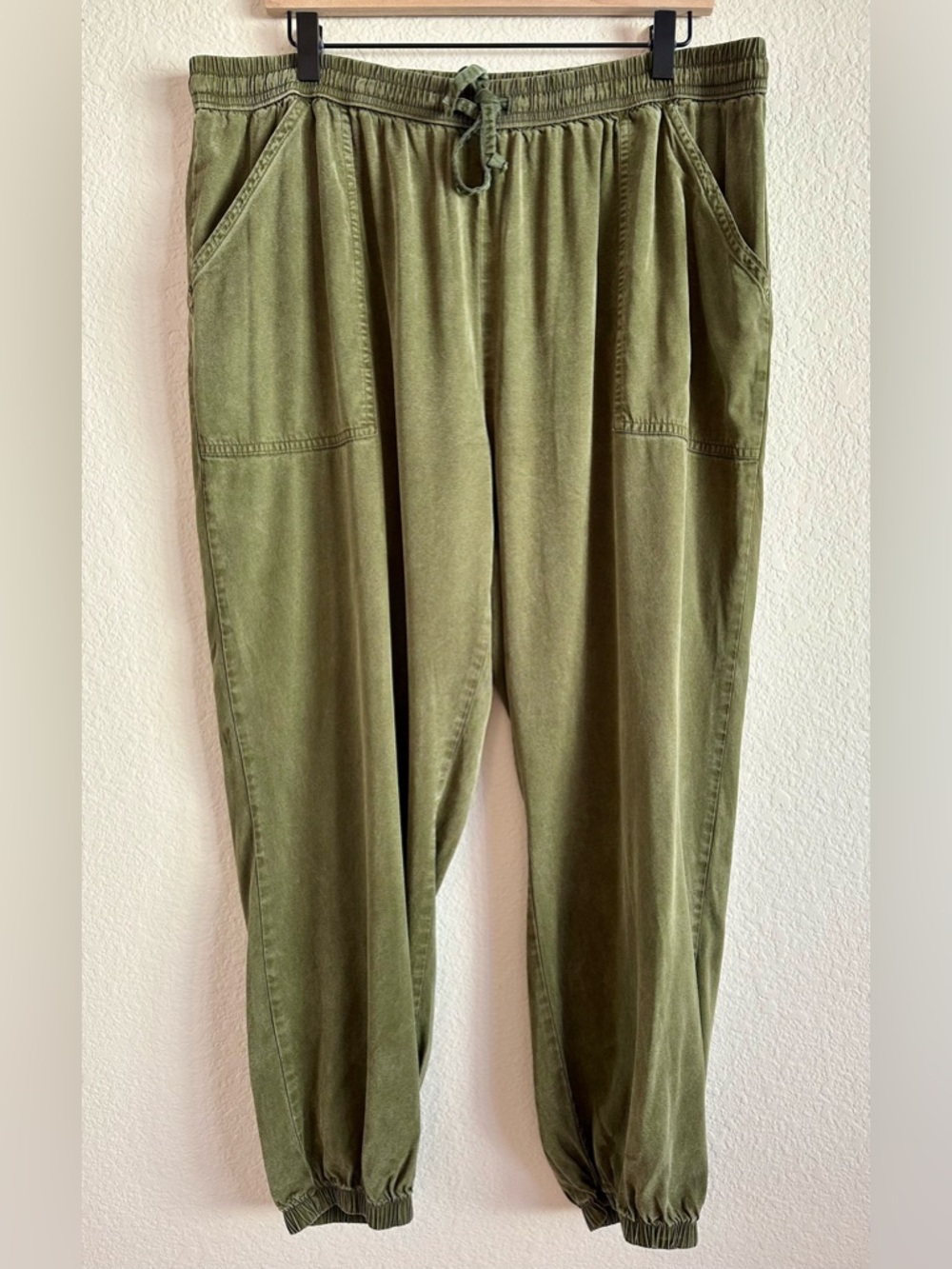 PINK Victoria's Secret Men's Olive Drawstring Joggers